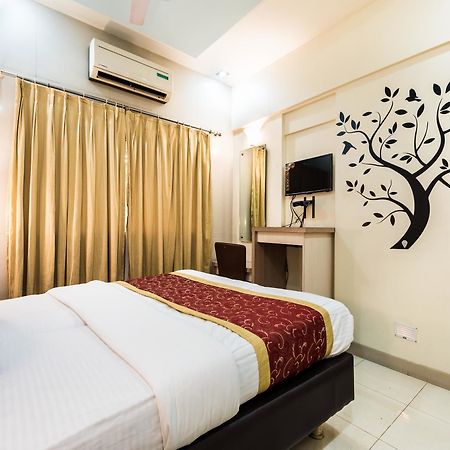 Oyo 1781 Hotel Panchratna Panvel Bagian luar foto